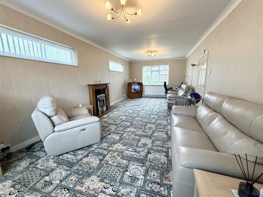 Property photo 3 of 28