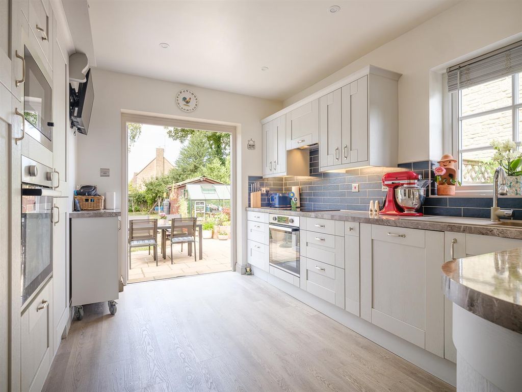 Property photo 3 of 18 Cripps Cottage-24.Jpg