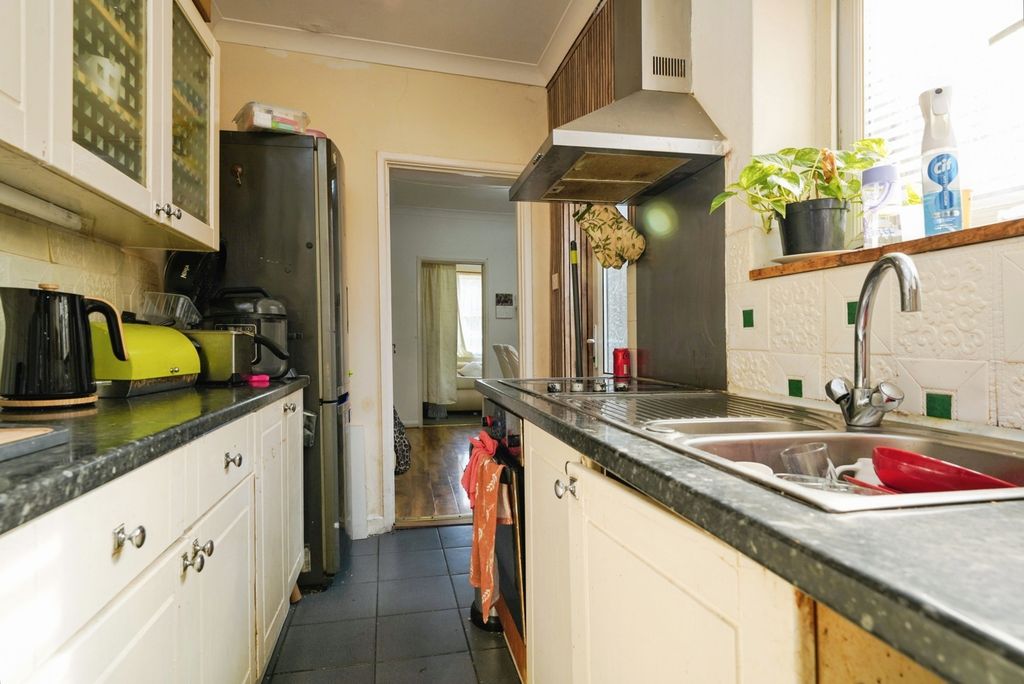 Property photo 2 of 17 Photo