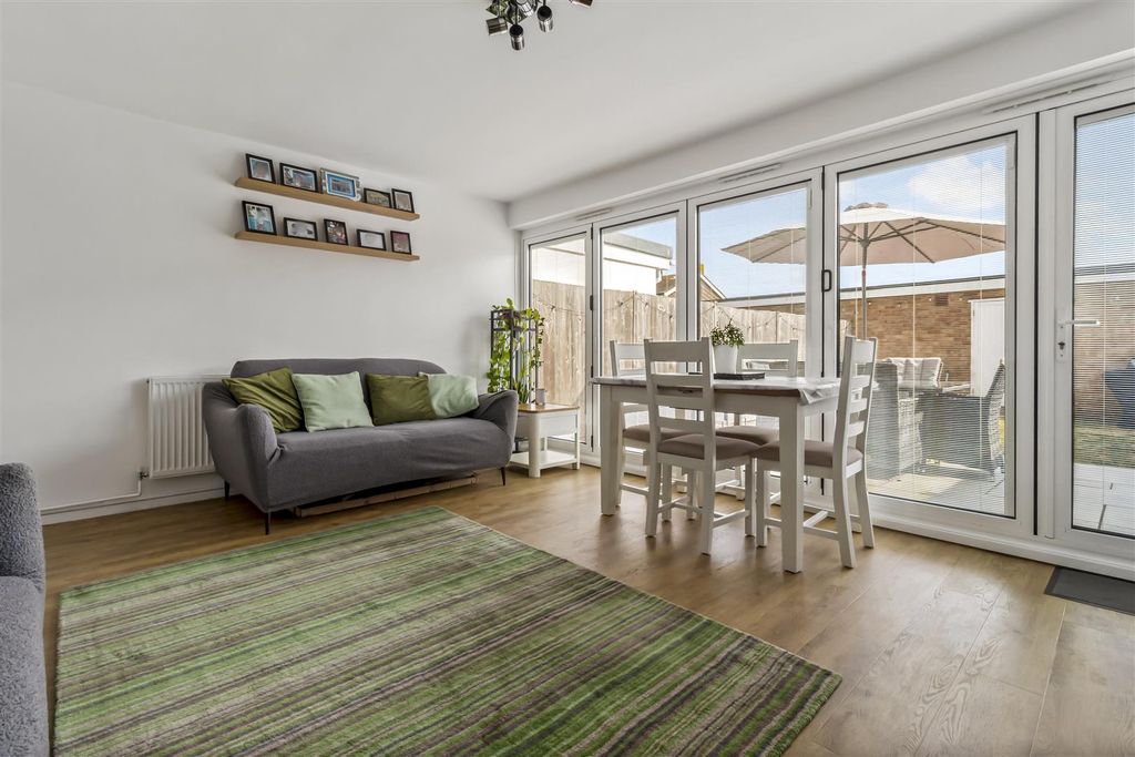 Property photo 3 of 17 25 Galsworthy Road-008.Jpg