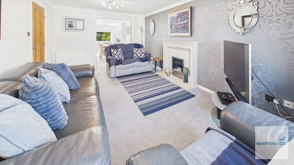 Property photo 3 of 32 Cam03663G0-Pr0256-Still021