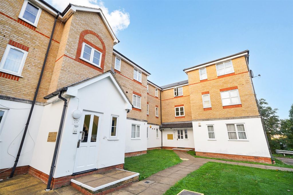 Property photo 1 of 14 2,Clarence Close - 5Yvvdtmitfhwd0Hb65H8.Jpg