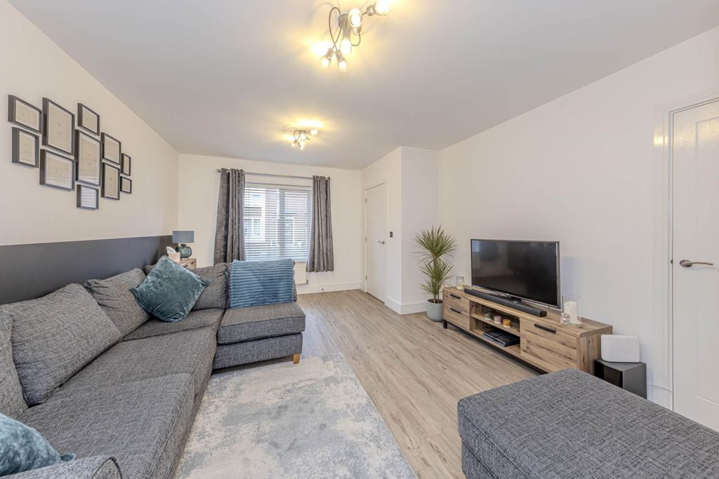 Property photo 3 of 24