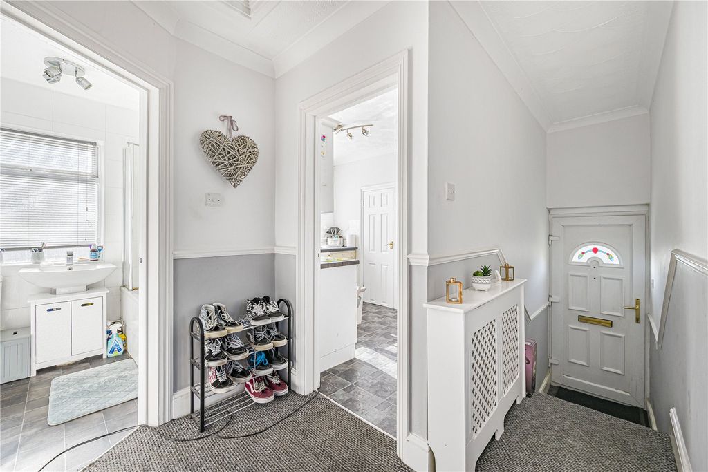 Property photo 3 of 15 Entrance Hall