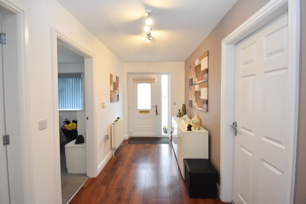Property photo 3 of 19 Hallway