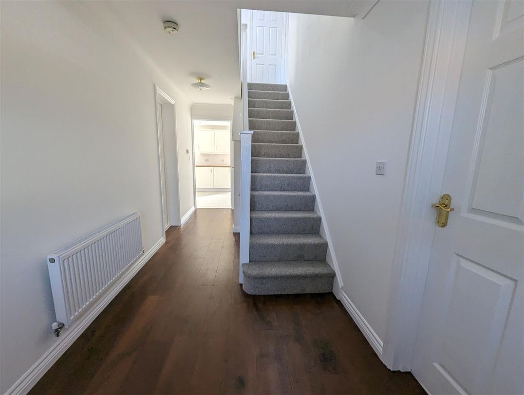 Property photo 2 of 19 Entrance Hall