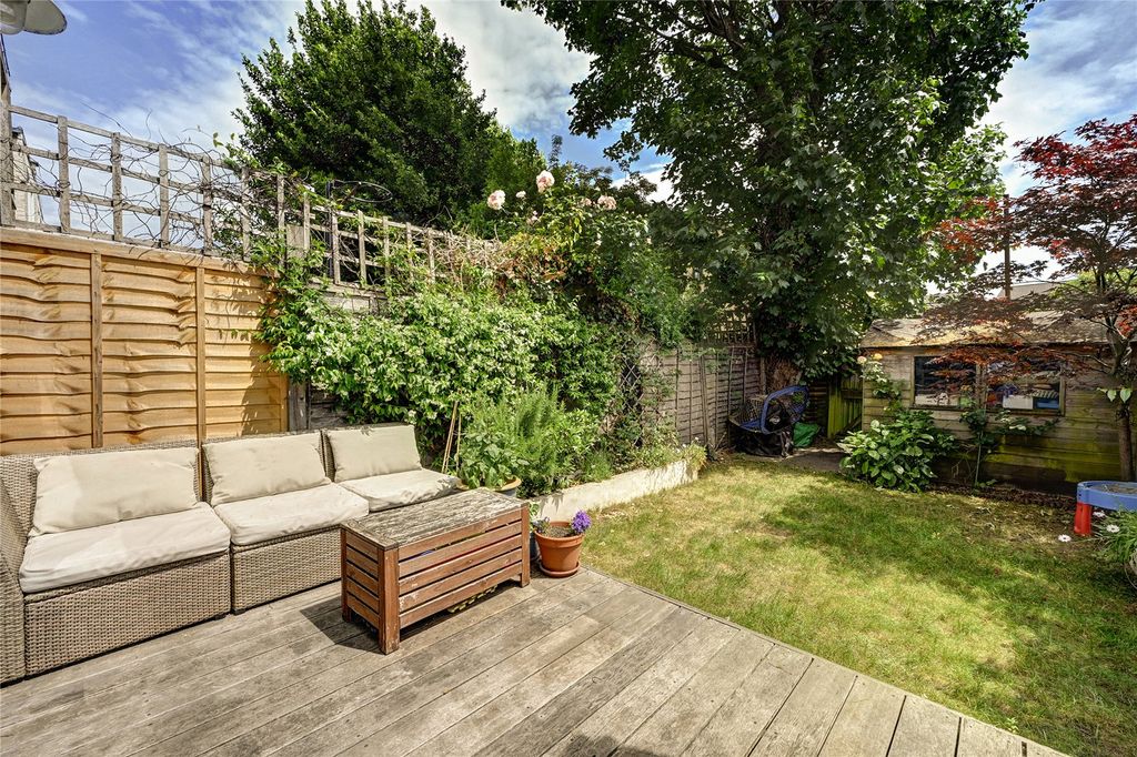Property photo 2 of 15 Gardern