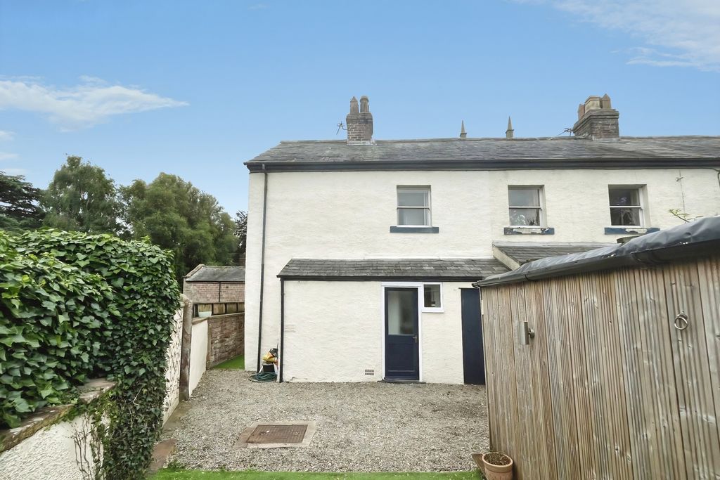 Property photo 1 of 10 Outside