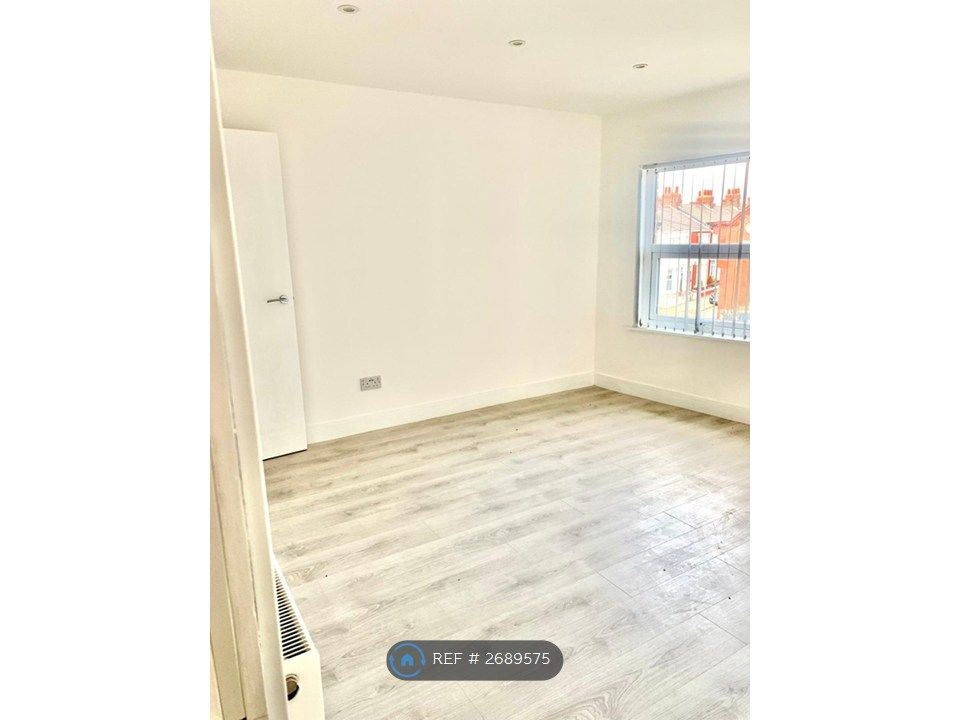 Property photo 3 of 9 Living Room