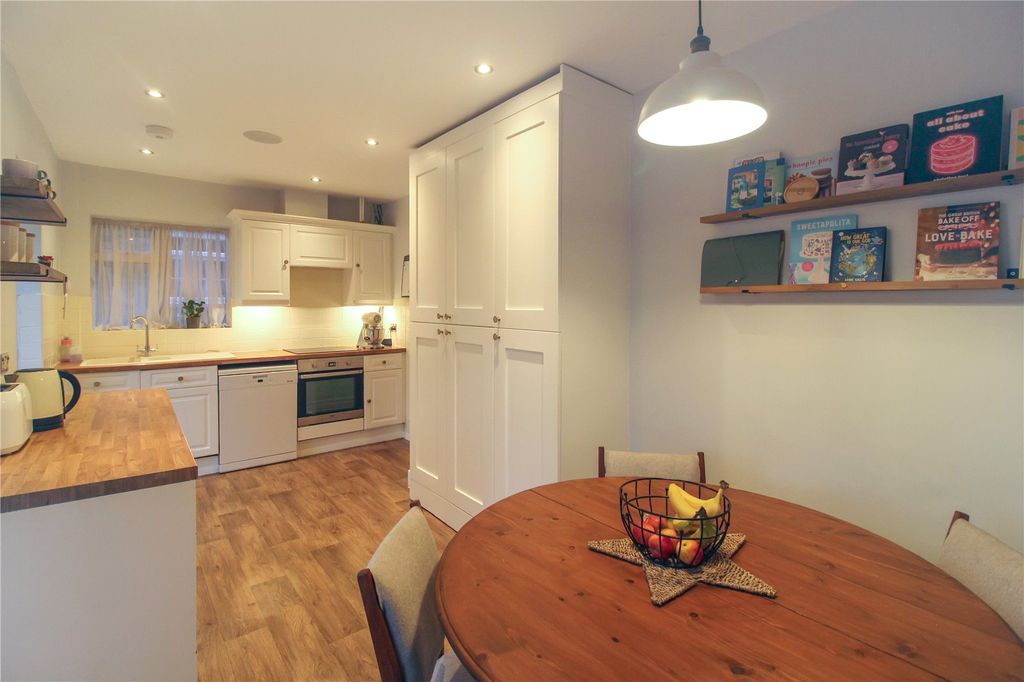 Property photo 3 of 16 Picture No. 12