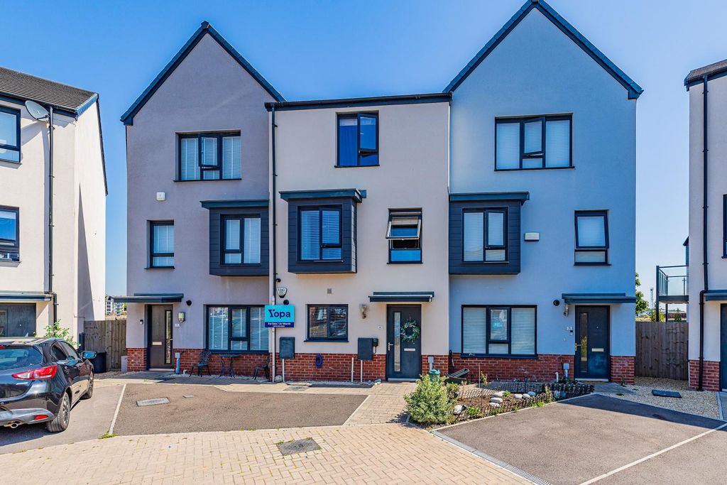 Property photo 2 of 24 Front