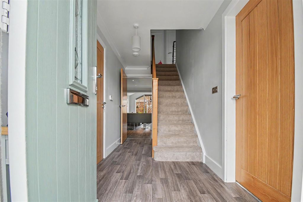 Property photo 2 of 24 Entrance Hallway