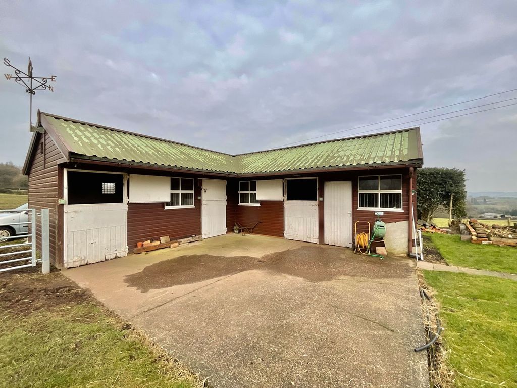 Property photo 2 of 32