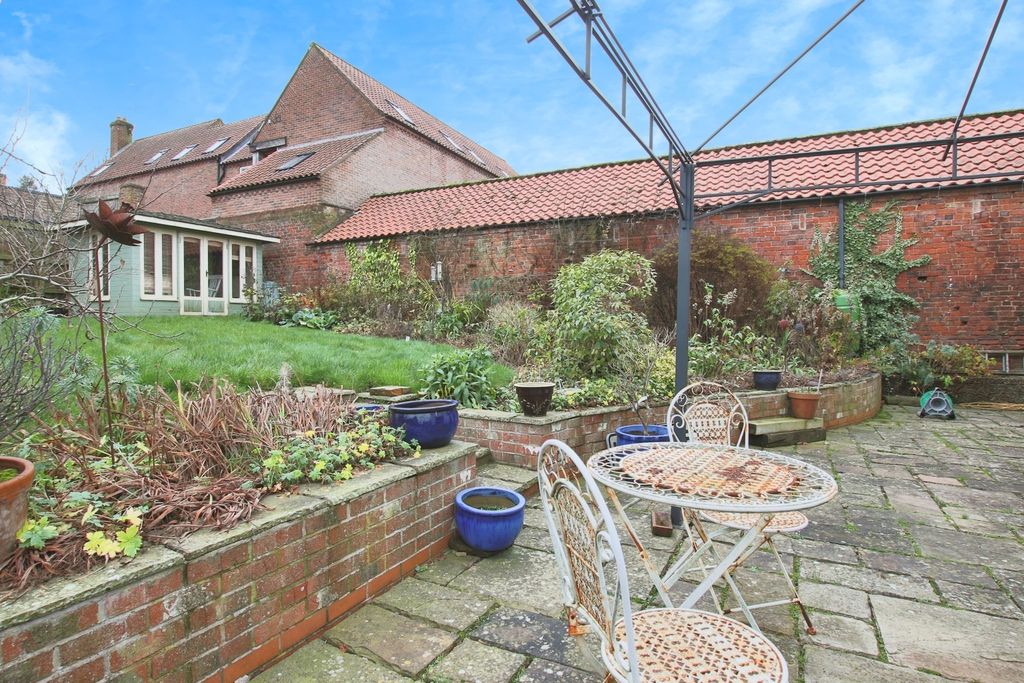 Property photo 3 of 18 4666385