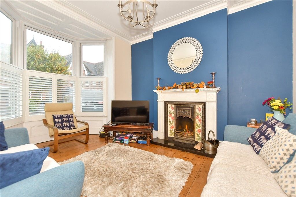 Property photo 1 of 11 Lounge