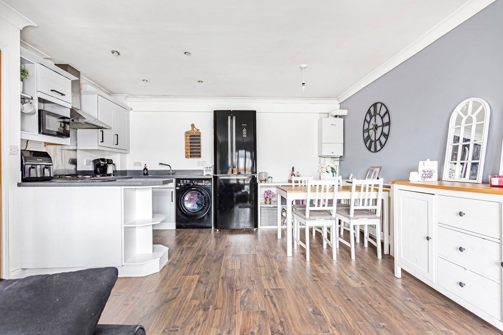 Property photo 3 of 10 Kitchen