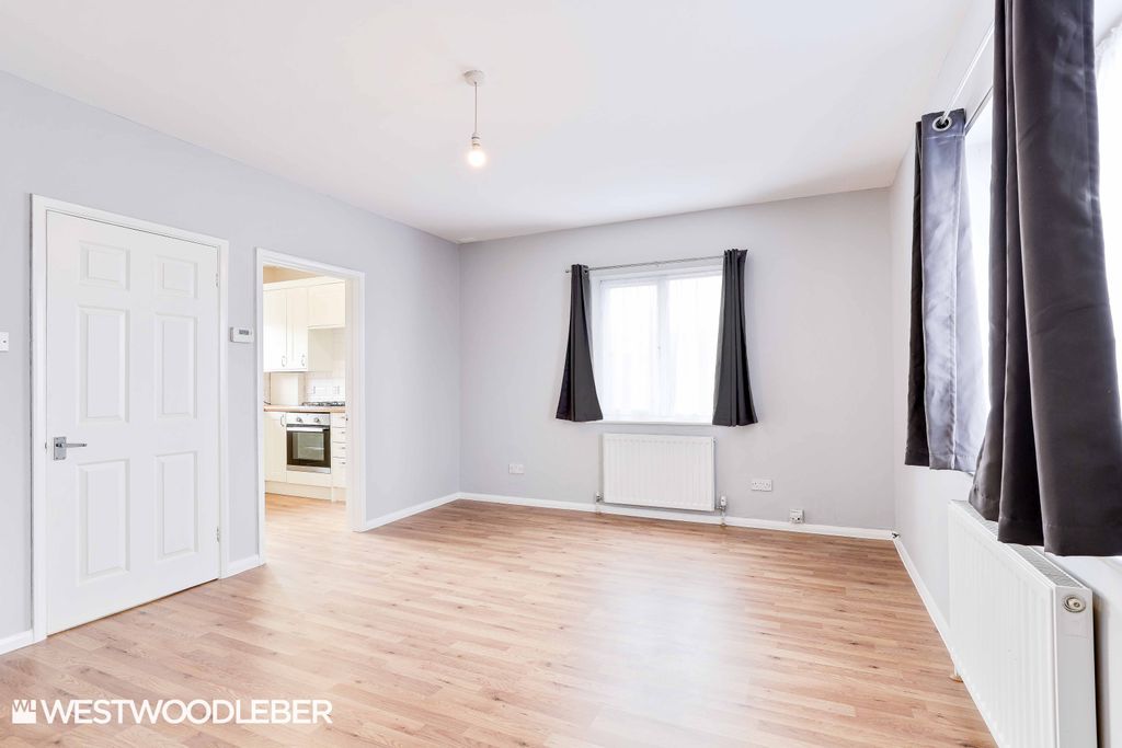 Property photo 3 of 8