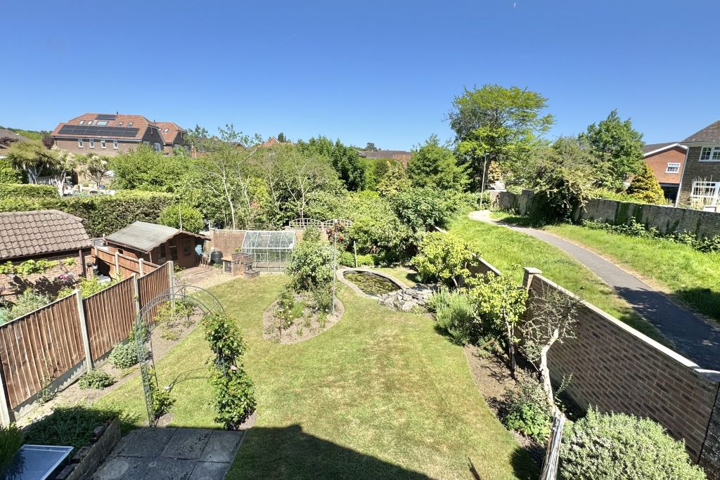 Property photo 2 of 20 Garden