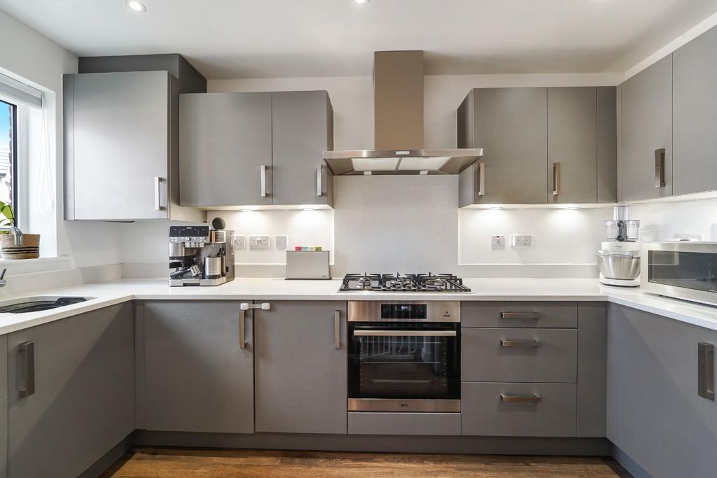Property photo 3 of 15 Dante Way