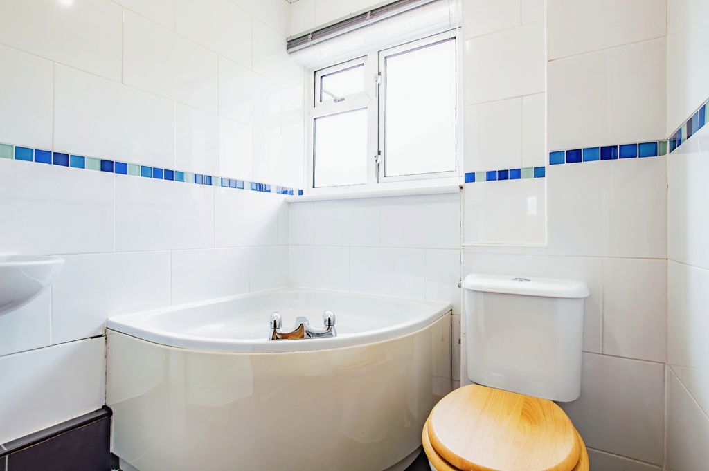 Property photo 2 of 15 Bathroom