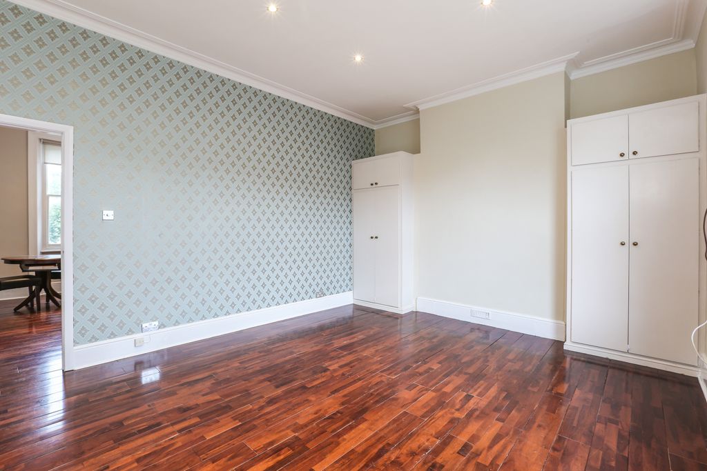Property photo 1 of 10 Bedroom