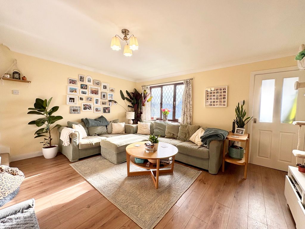 Property photo 2 of 8 Lounge