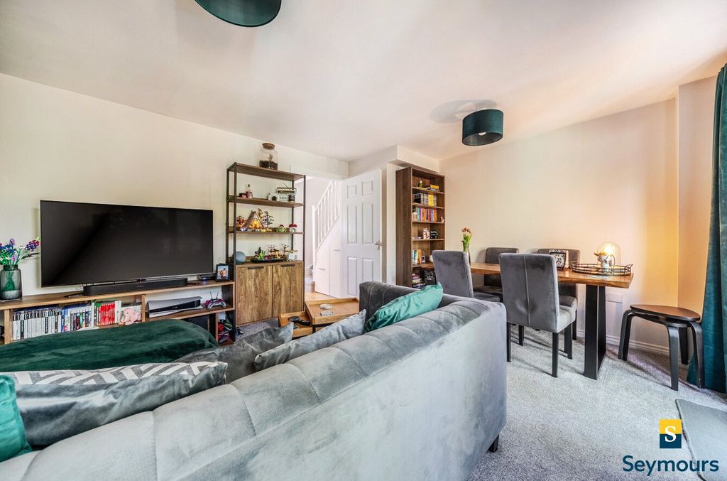 Property photo 3 of 17 Living Room