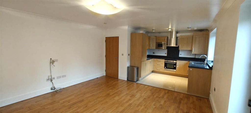 Property photo 2 of 26