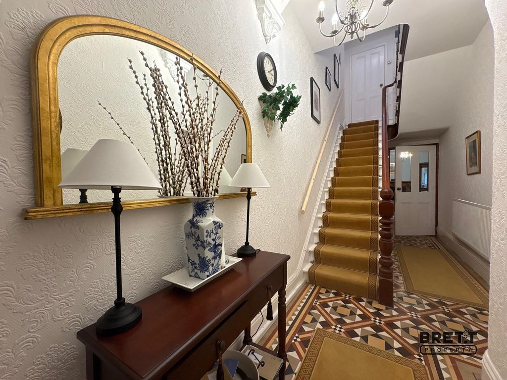 Property photo 3 of 12 Hallway