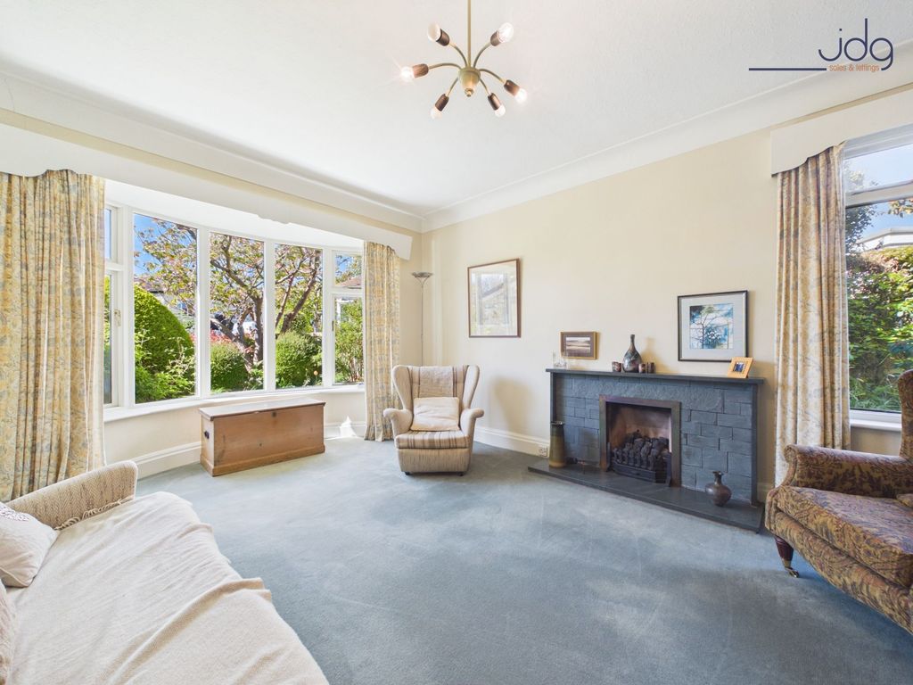 Property photo 3 of 19 Cosy Lounge