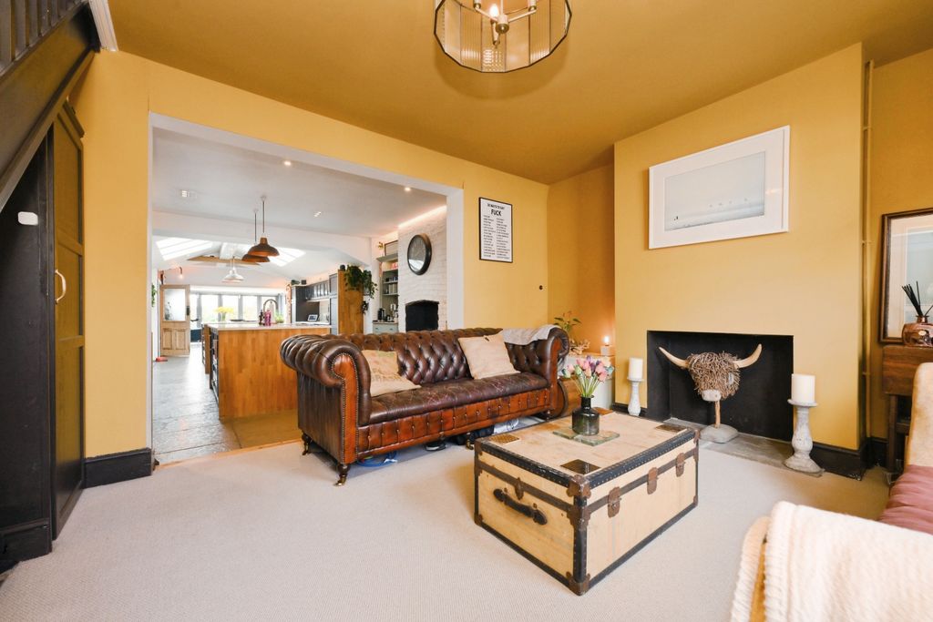 Property photo 2 of 29 Lounge