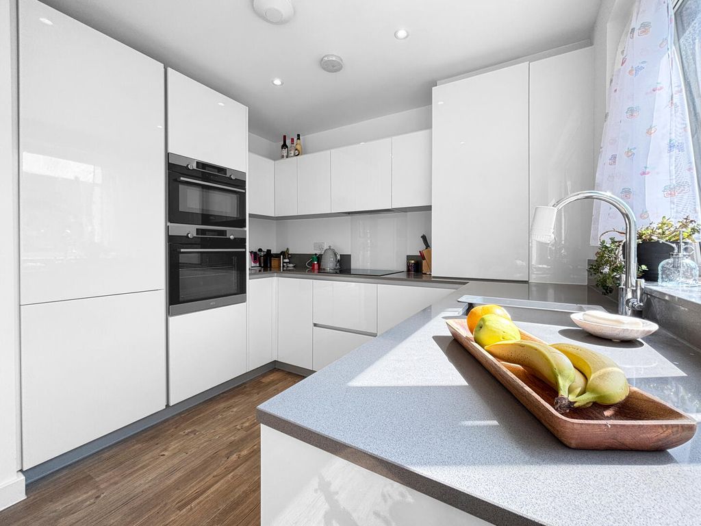 Property photo 1 of 18 Kitchen