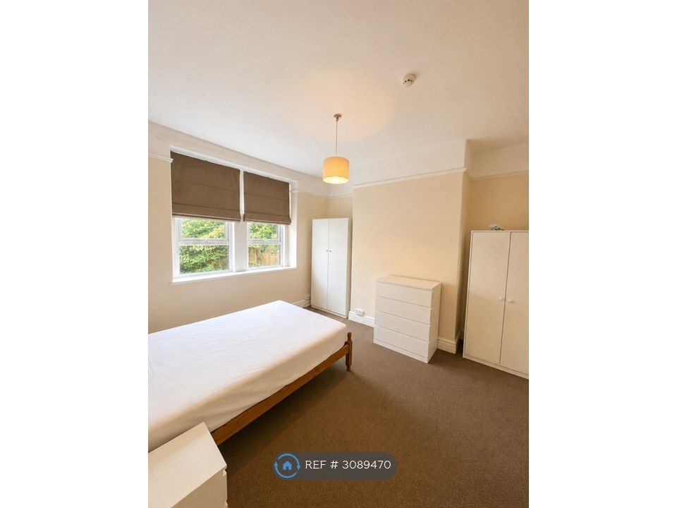 Property photo 1 of 6 Bedroom