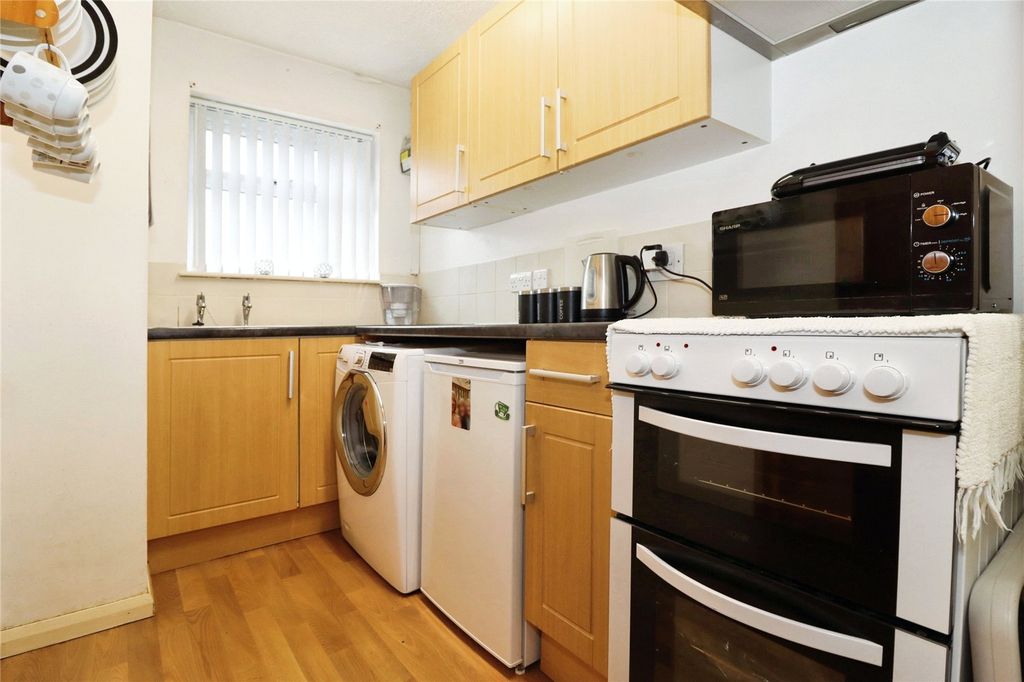 Property photo 2 of 16 Picture No. 12