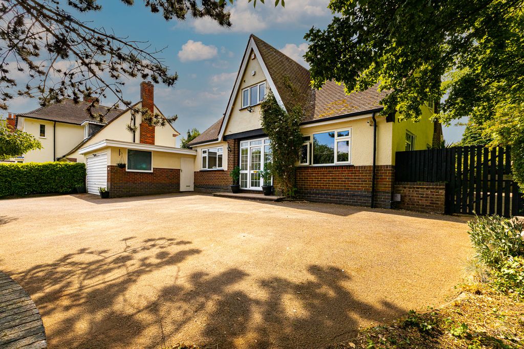 Property photo 2 of 35