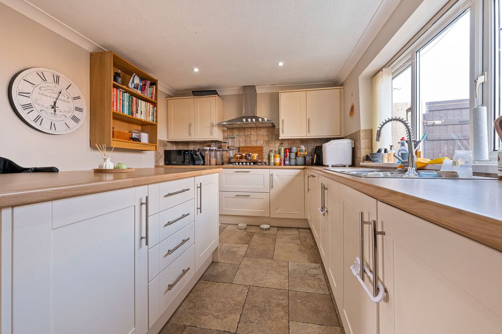 Property photo 3 of 31