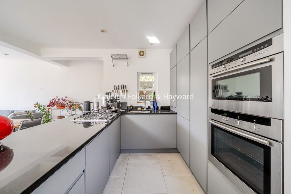 Property photo 3 of 12 Picture No. 17