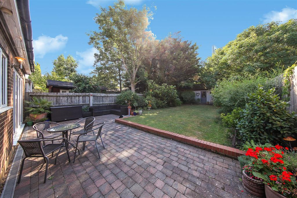 Property photo 2 of 15 31 Moyne Place - Uapsl8Zt5Yr5G7855Umq.Jpg