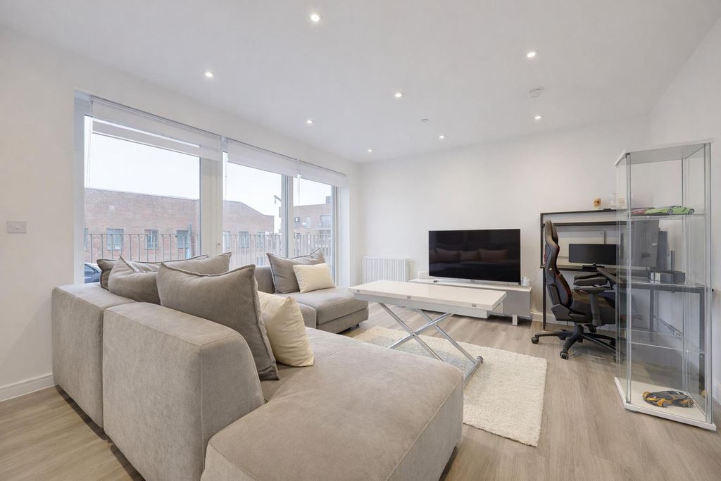 Property photo 2 of 11