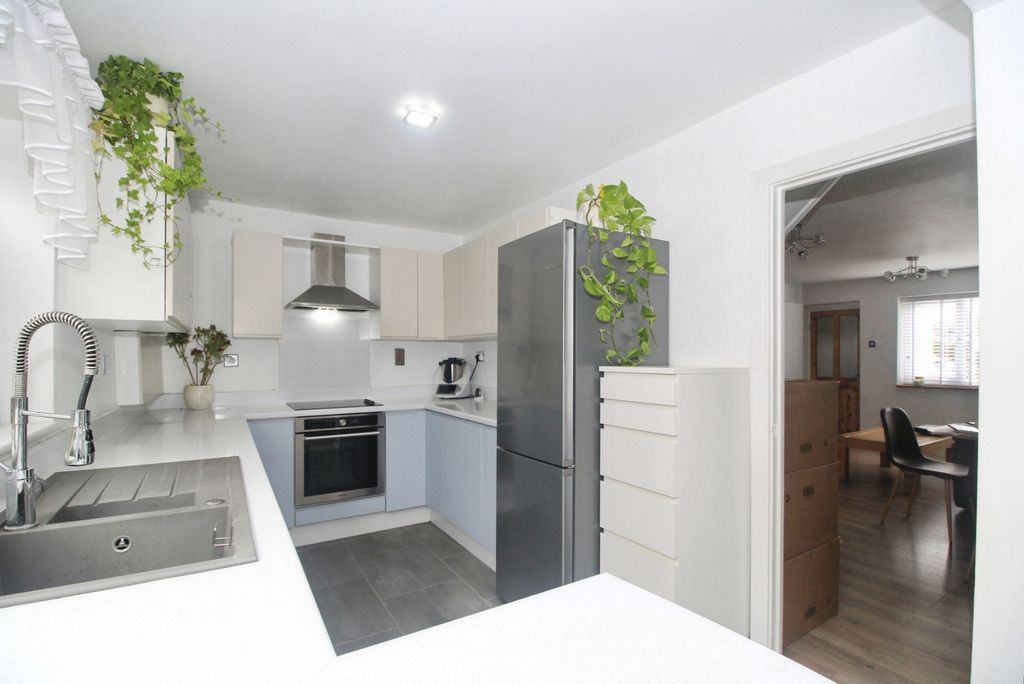 Property photo 3 of 15 Breakfast Kitchen