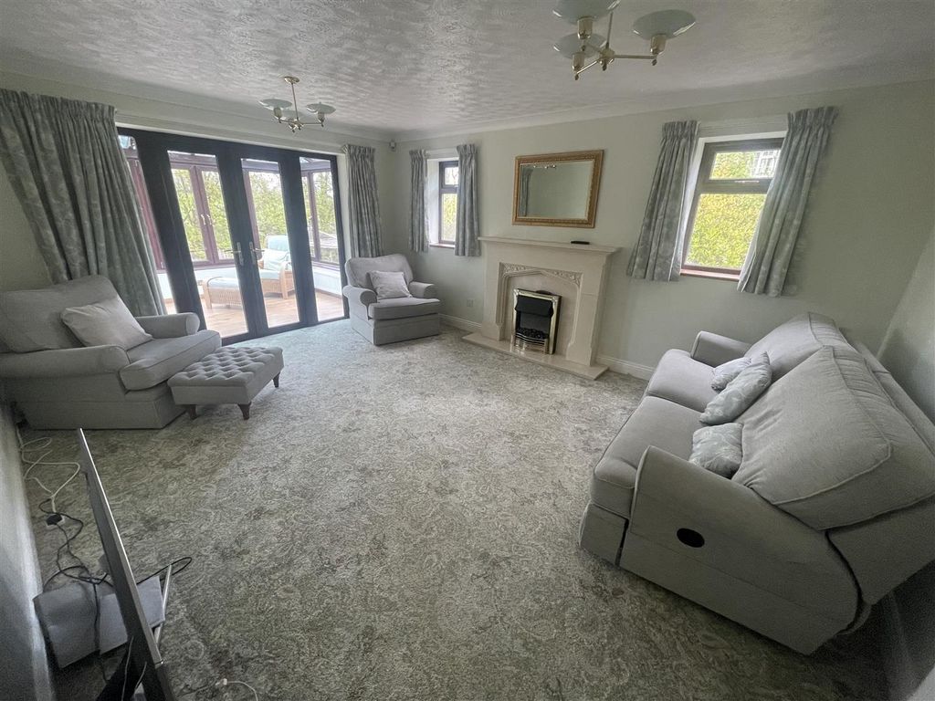 Property photo 2 of 14