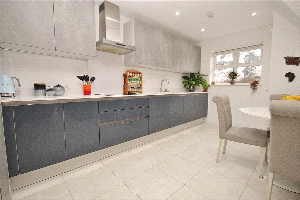 Property photo 3 of 9 Kitchen
