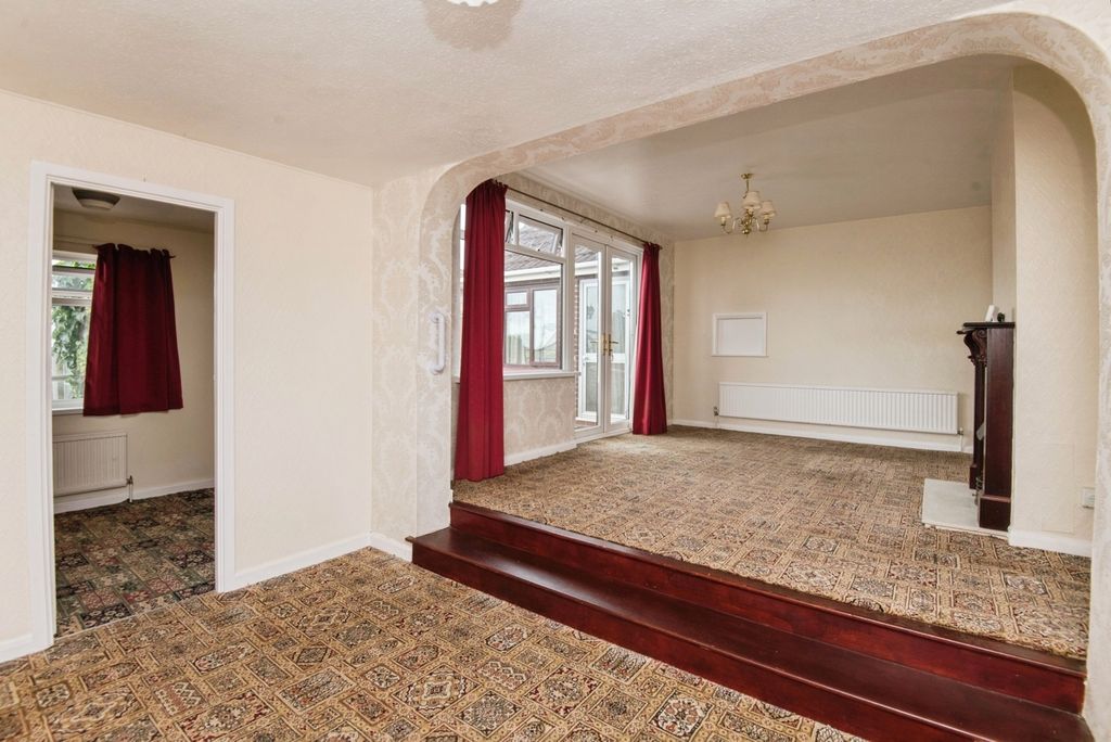 Property photo 2 of 17 Photo