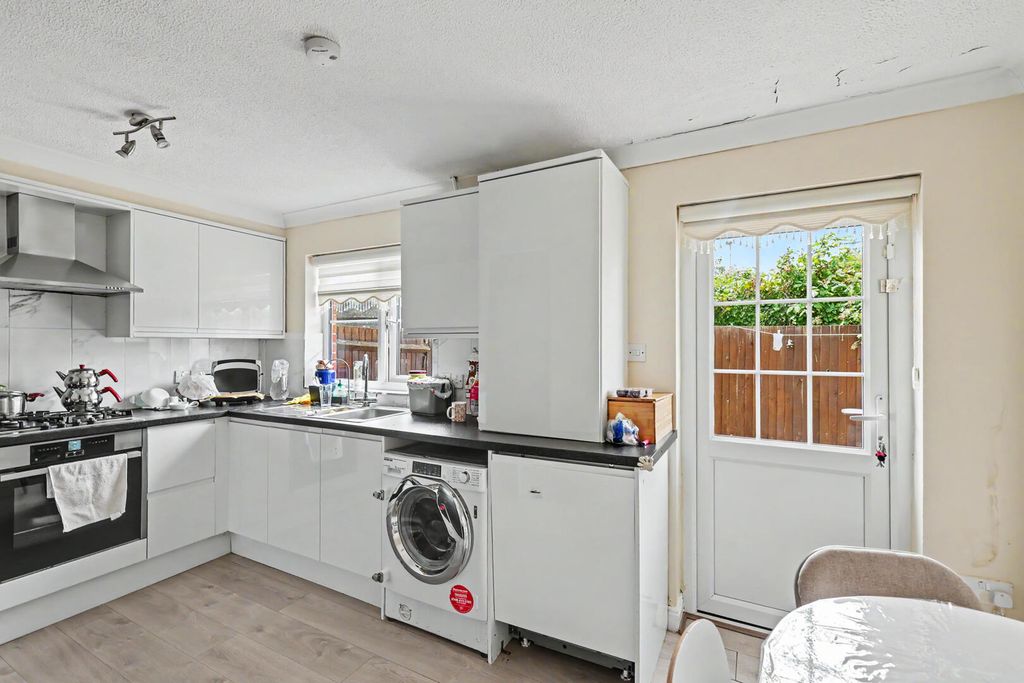 Property photo 2 of 17 Kitchen