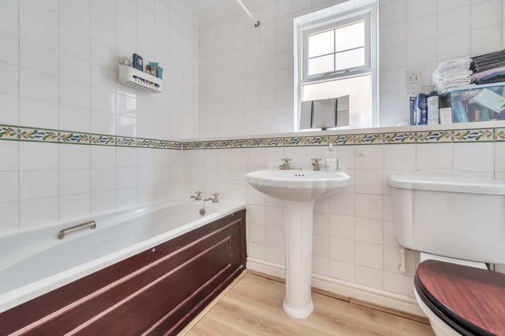 Property photo 2 of 10 Bathroom