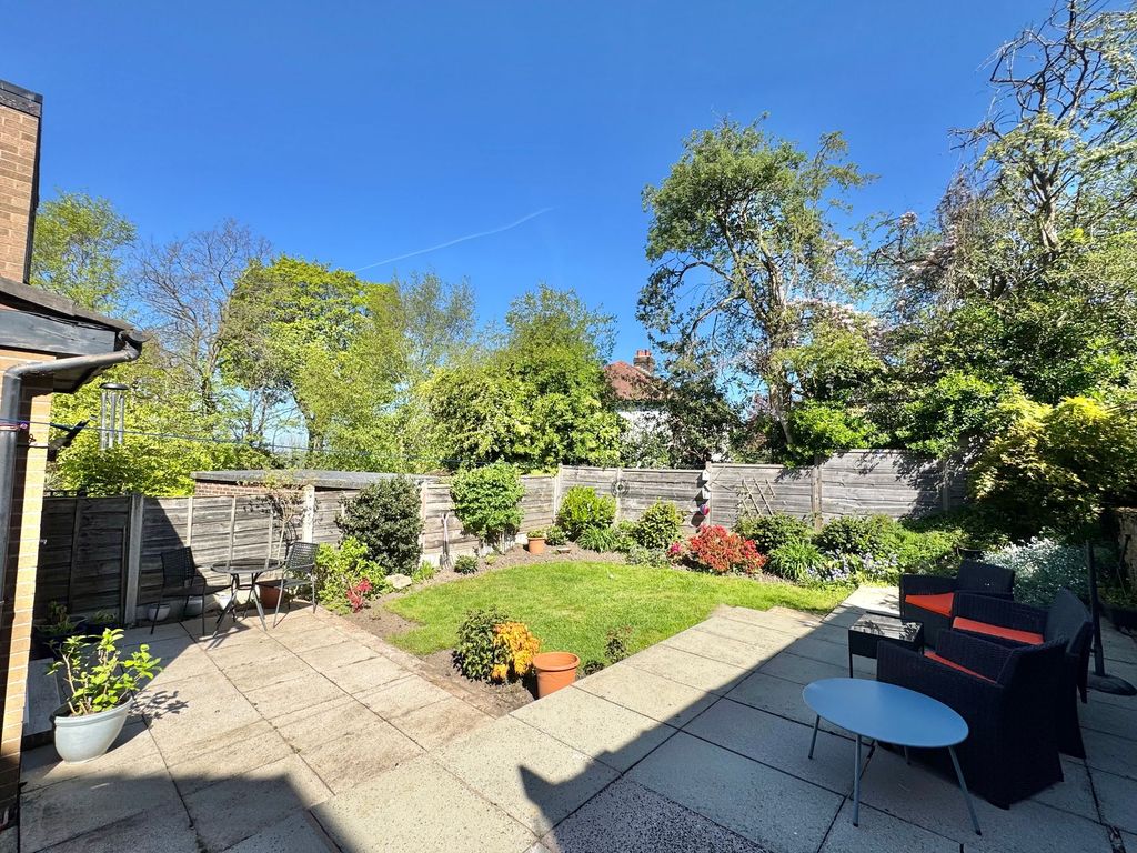 Property photo 2 of 13 Garden