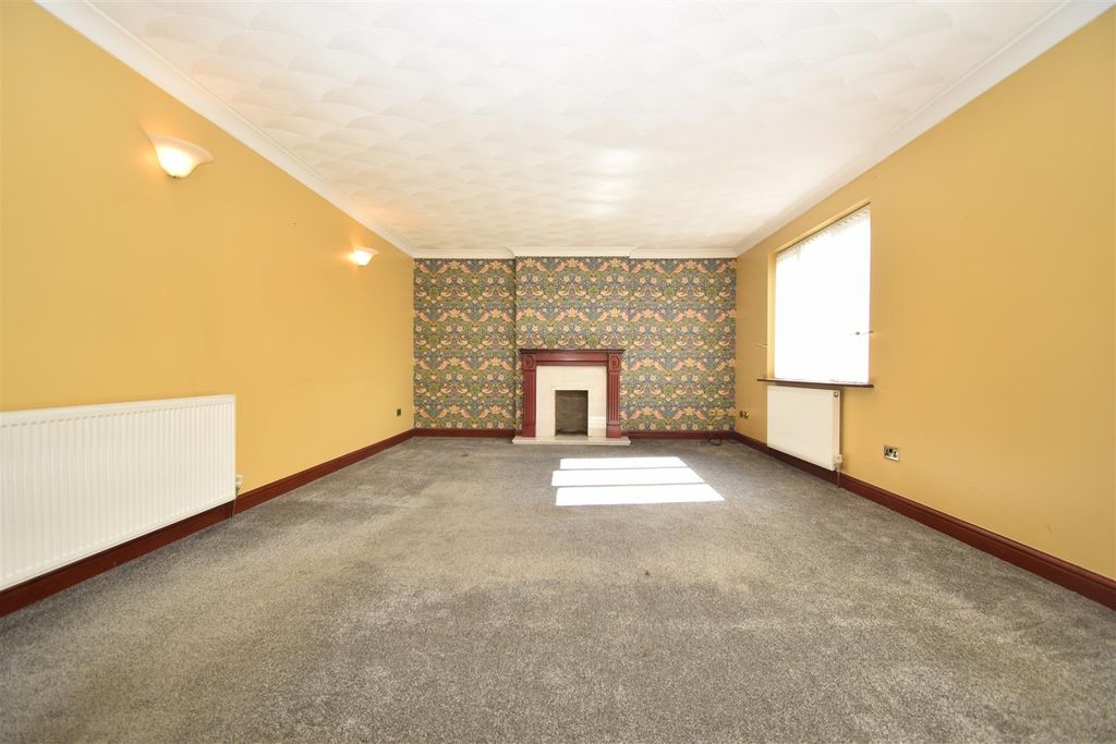 Property photo 2 of 25