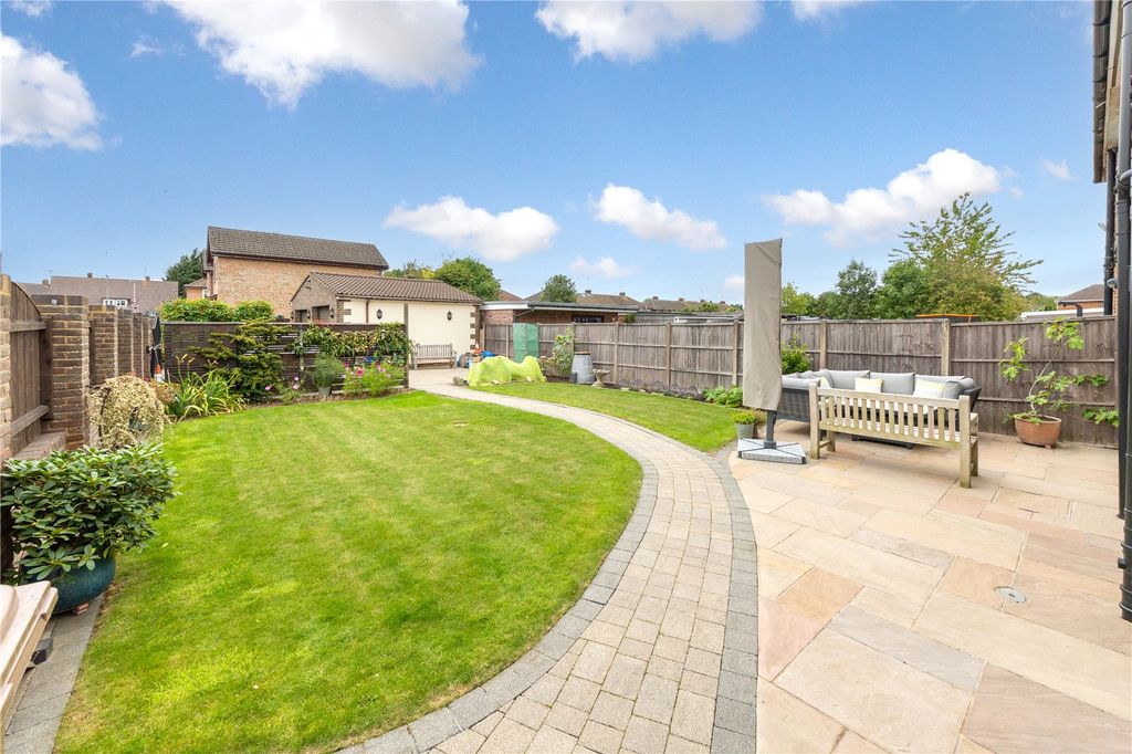 Property photo 2 of 37 Picture No. 04