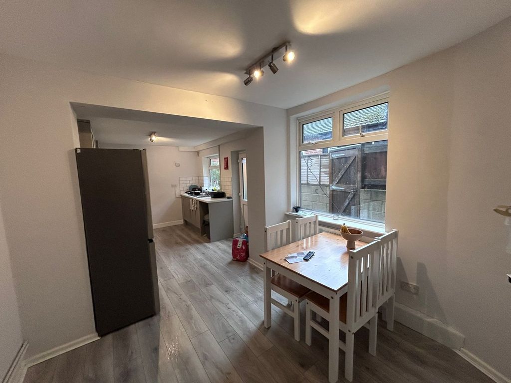 Property photo 3 of 16 Kitchen/Diner