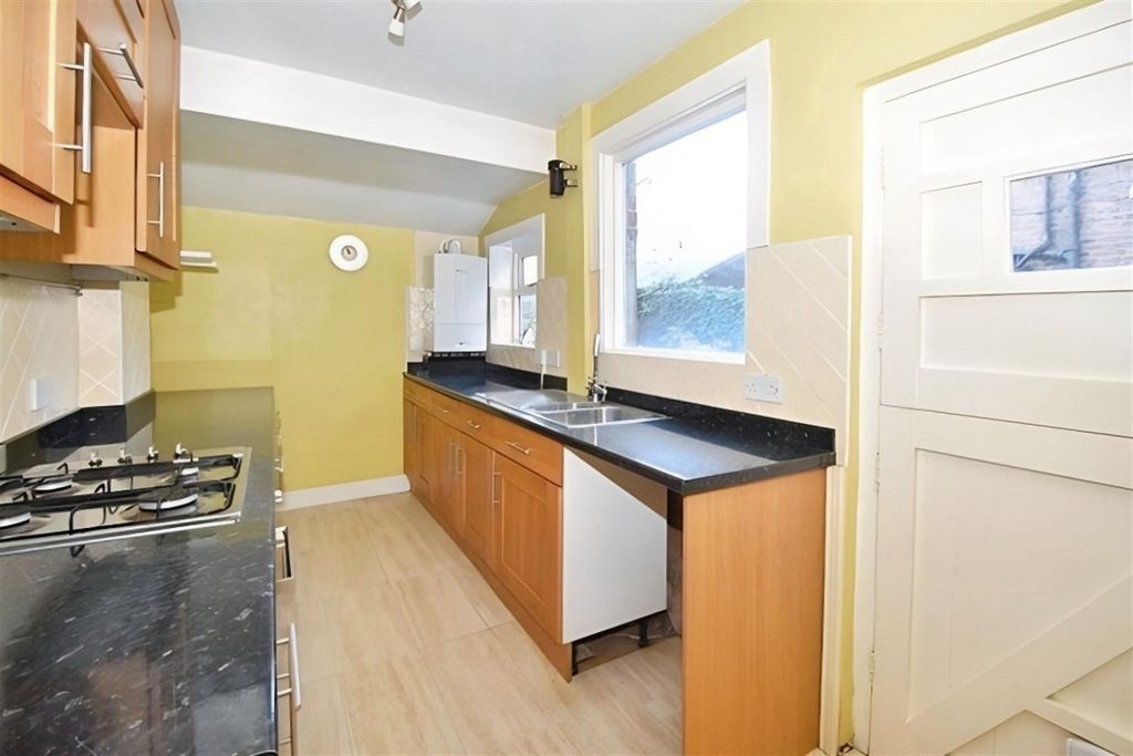 Property photo 3 of 9 Kitchen